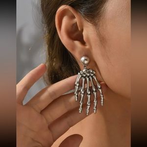 💀 Awesome Oversized Rustic Style Skeleton Bone Hand Stud Earrings 💀